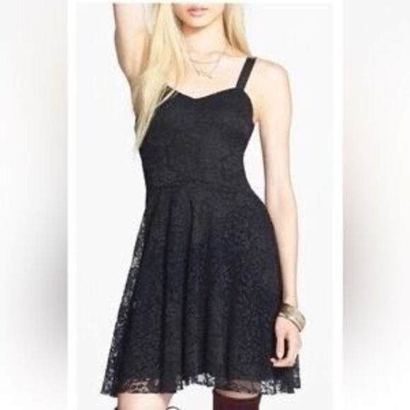 FREE PEOPLE Women’s Black and Navy Sleeveless Lace Fit and Flare Mini Dress Size - Picture 1 of 8